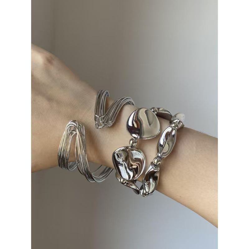 Retro Asymmetric Metal Bracelet With A Niche High-end Design