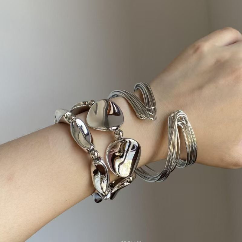 Retro Asymmetric Metal Bracelet With A Niche High-end Design