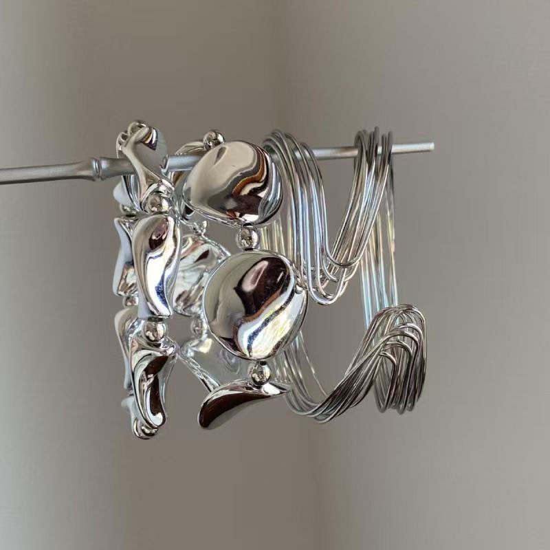 Retro Asymmetric Metal Bracelet With A Niche High-end Design