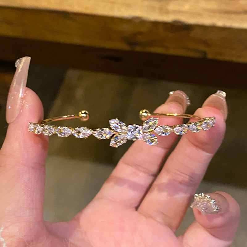 Full-diamond Vintage Design A Versatile High-end Light-luxury Piece Of Jewelry