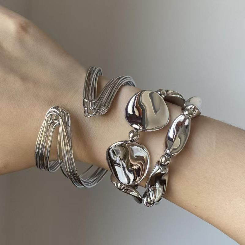 Retro Asymmetric Metal Bracelet With A Niche High-end Design