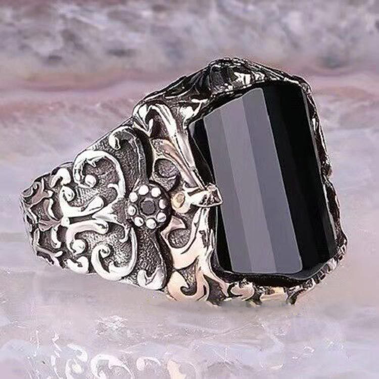 Black Vintage Punk-style Ring With Carved Patterns